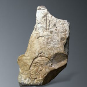Fragment de bas-relief en calcaire représentant un personnage masculin de profil Égypte ancienne, XXVe dynastie (env. 747–656 av. J.-C.)