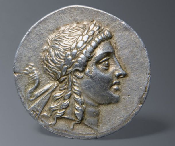 T&eacute;tradrachme-en-argent-sur-large-flan