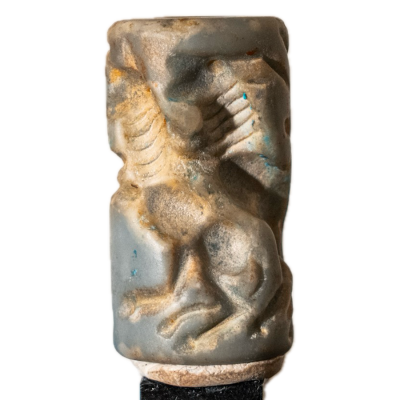 Sceau-cylindre en aragonite gris bleuté